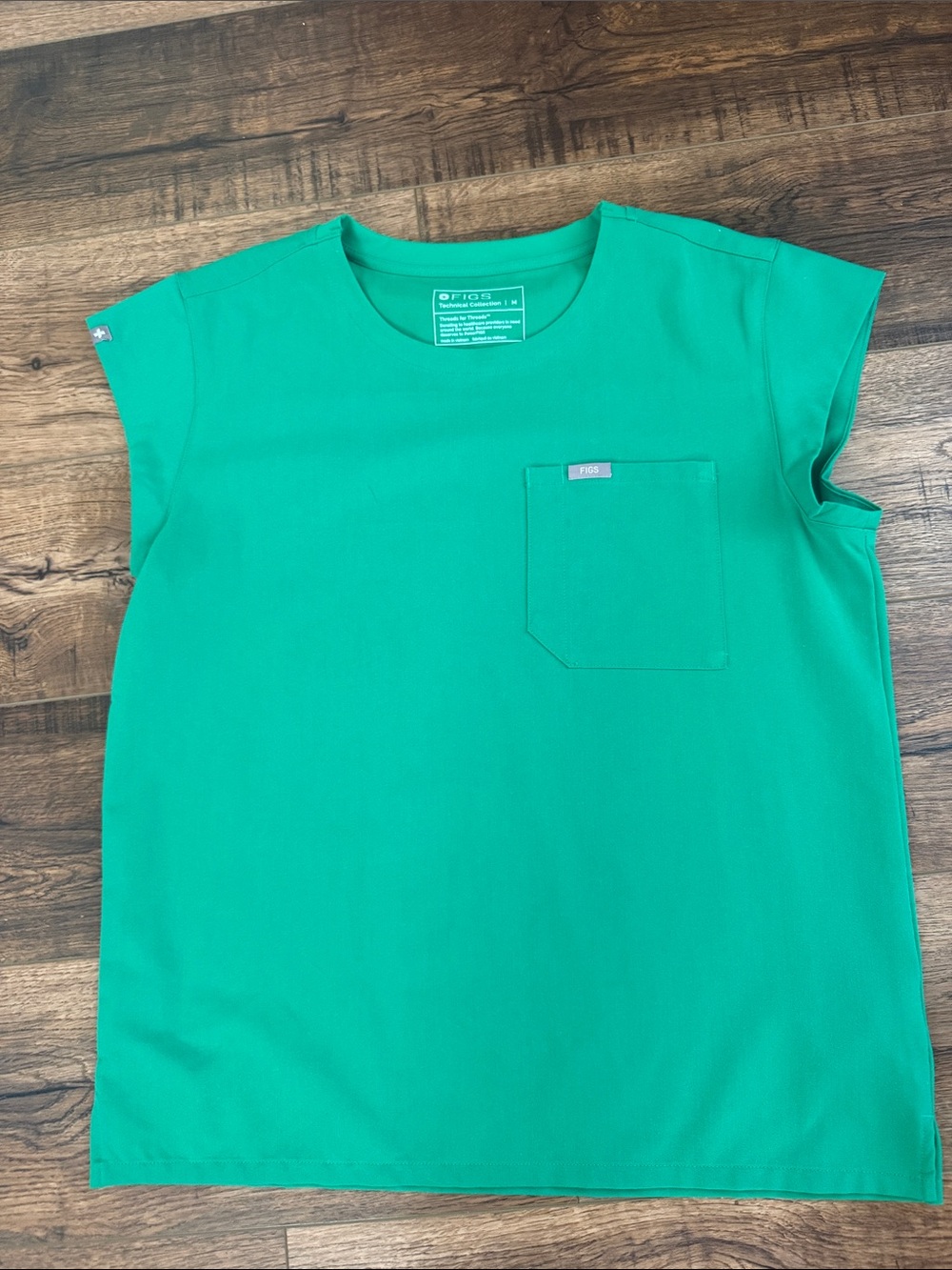 FIGS Short Sleeve Pocket Tee — Green medium
